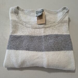 Neiman Marcus Gray and White Women's Sweater